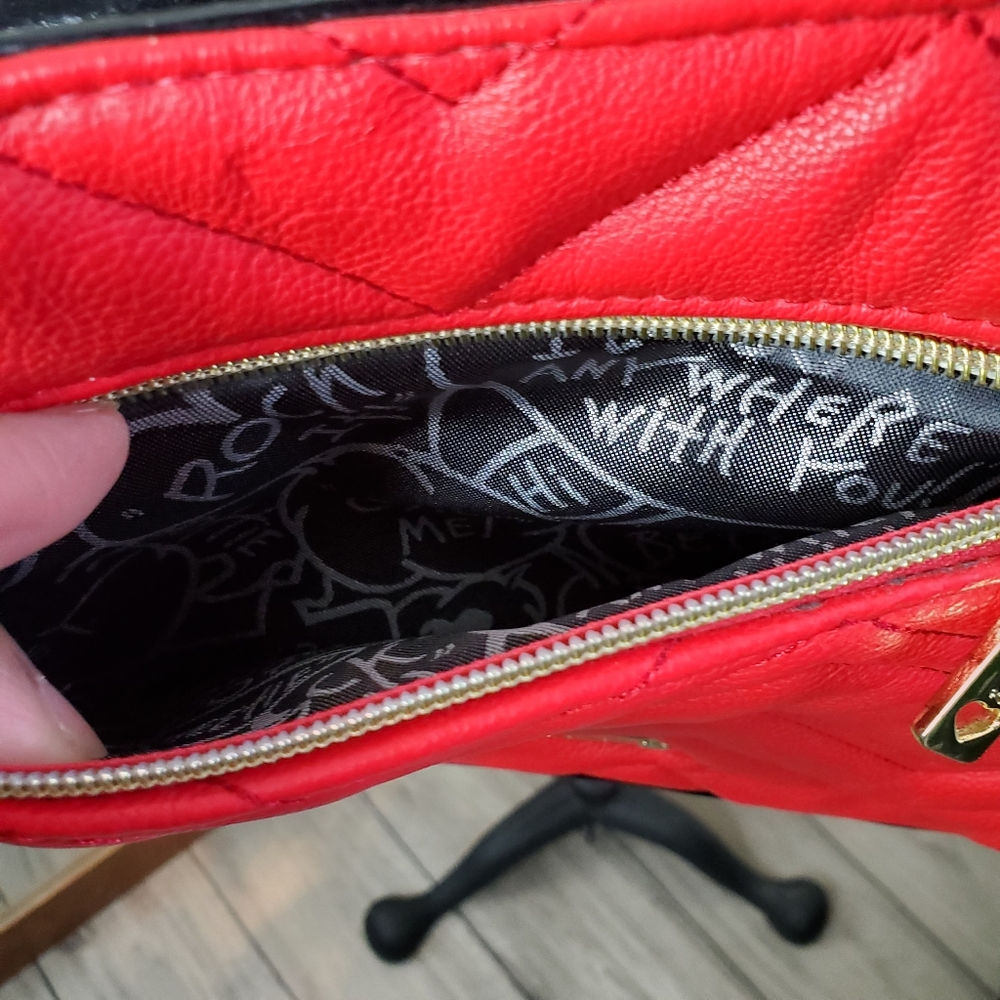 BETSEY JOHNSON | Zig Zag Pattern Sparkle Black Bow Gold Chain Crossbody Handbag - Picture 13 of 16